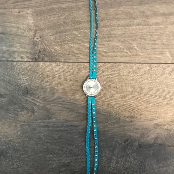 Turquoise wrap wrist watch silver studded strap needs battery - Picture 5 of 6